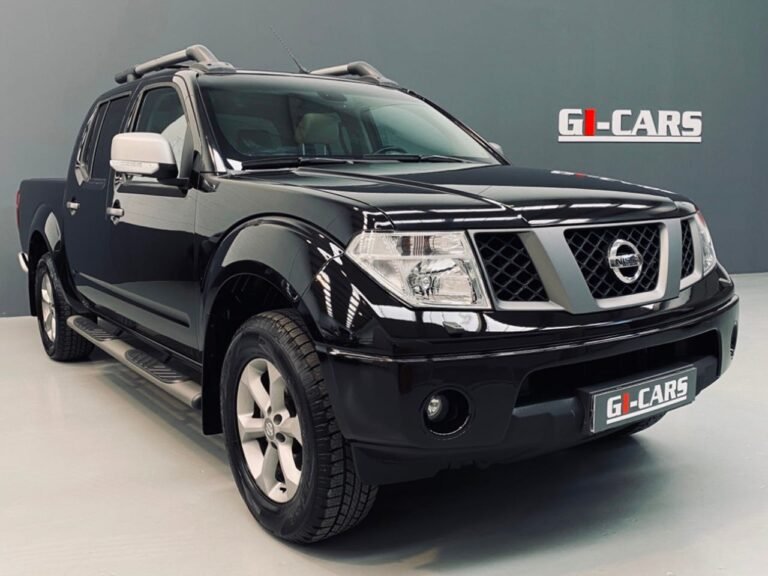 Nissan Navara 4X4 Doble Cabina PLATINUM Piel Marfil
