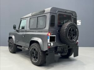 Land Rover Defender 90 SW SE
